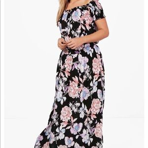 Boohoo Plus floral maxi dress! Never worn!